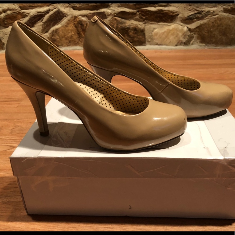 Steve Madden beige/nude heels